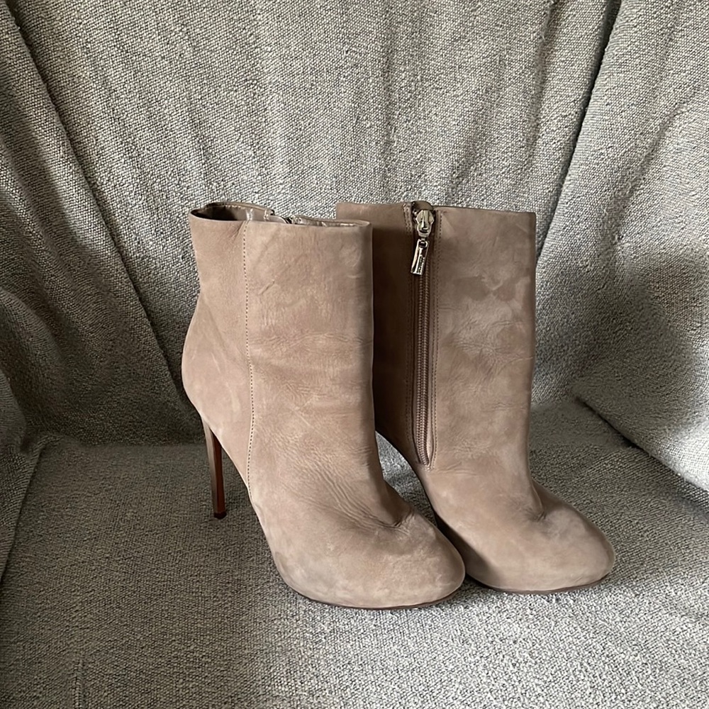 Schutz light beige ankle booties! New without tags 🏷️